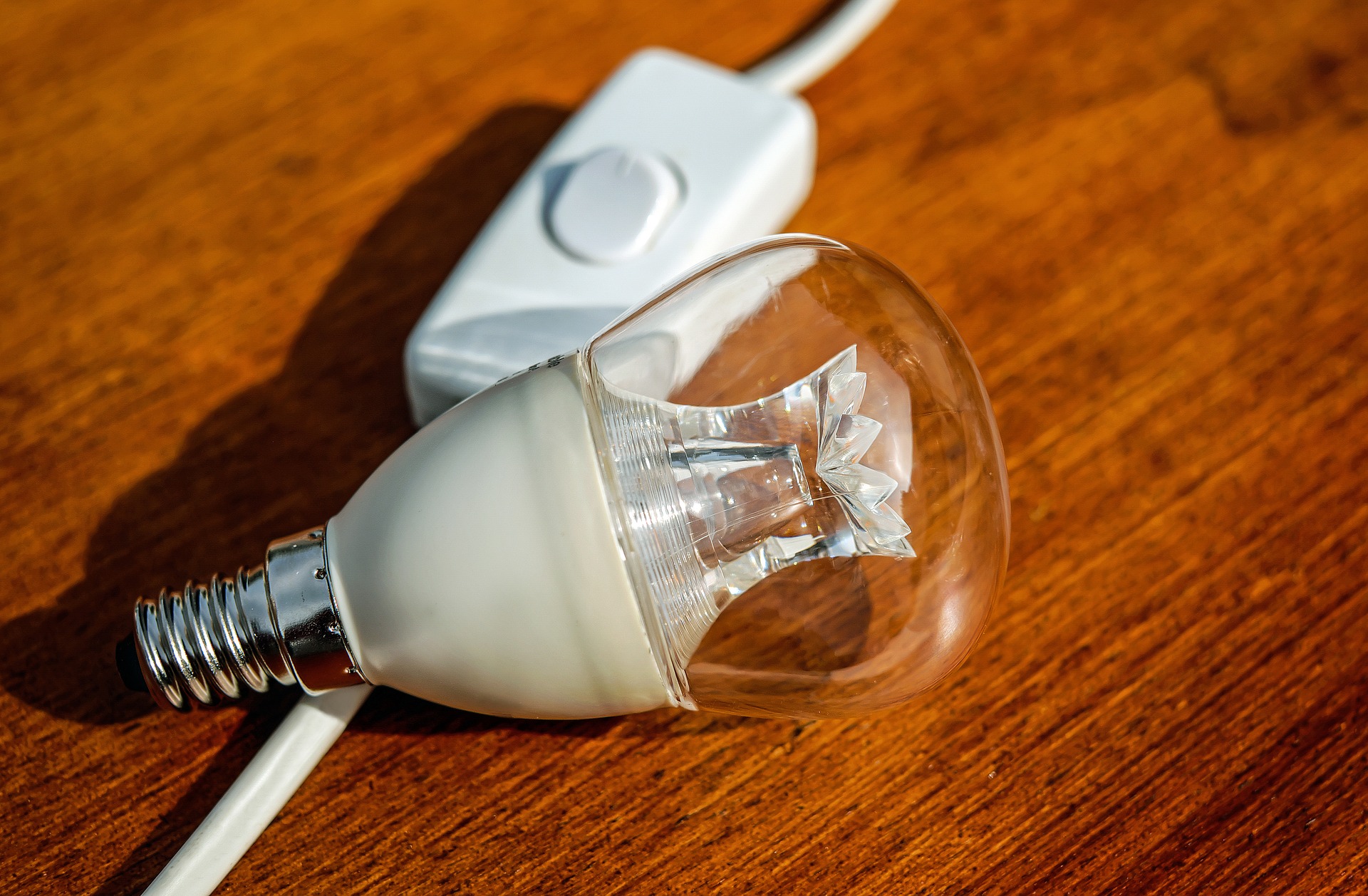 El ‘efecto pluma’ llega a los consumidores de luz europeos