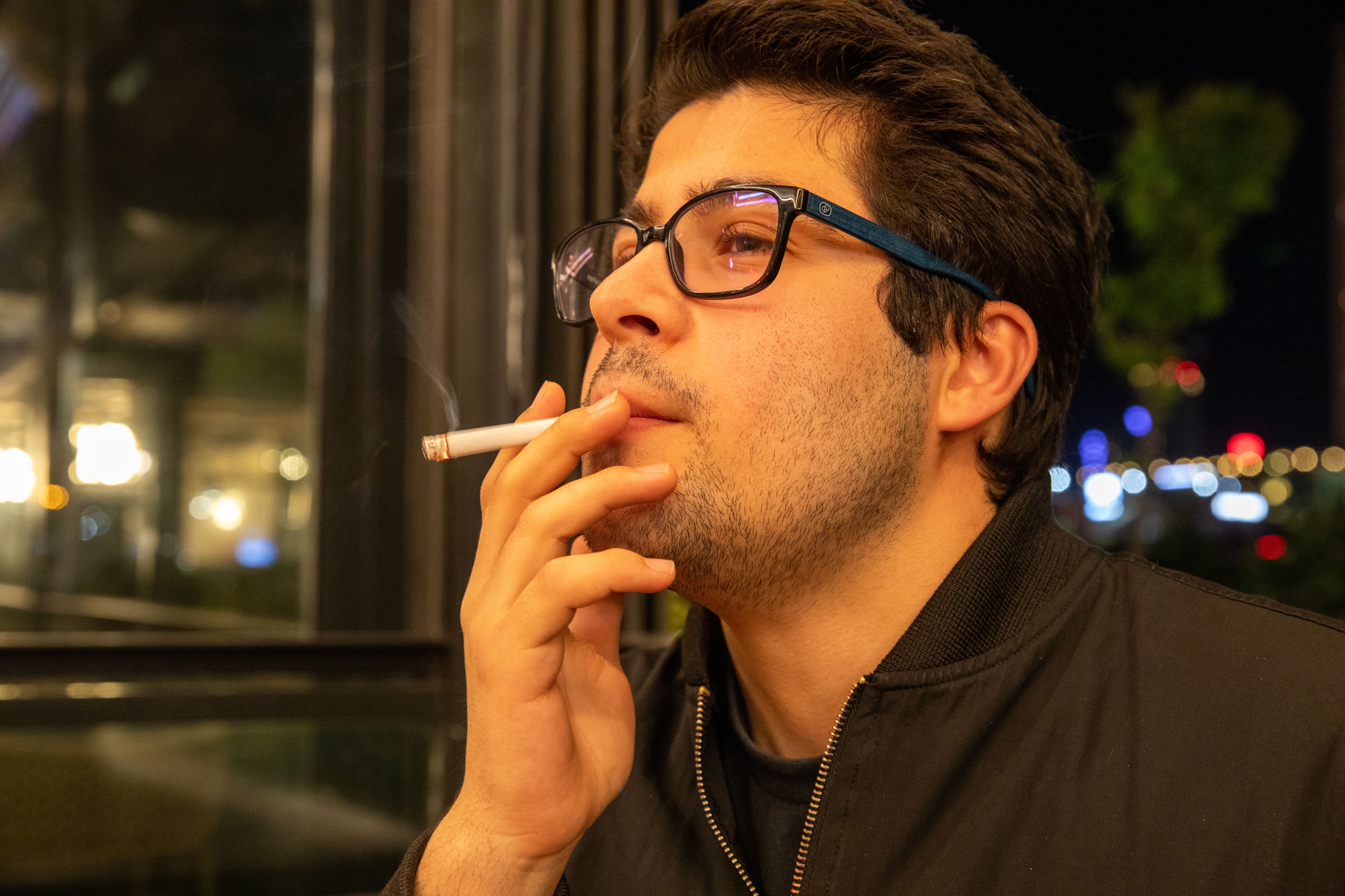 Ni cigarrillos ni vapeo en terrazas, playas y piscinas: la ley antitabaco amplía los espacios sin humo