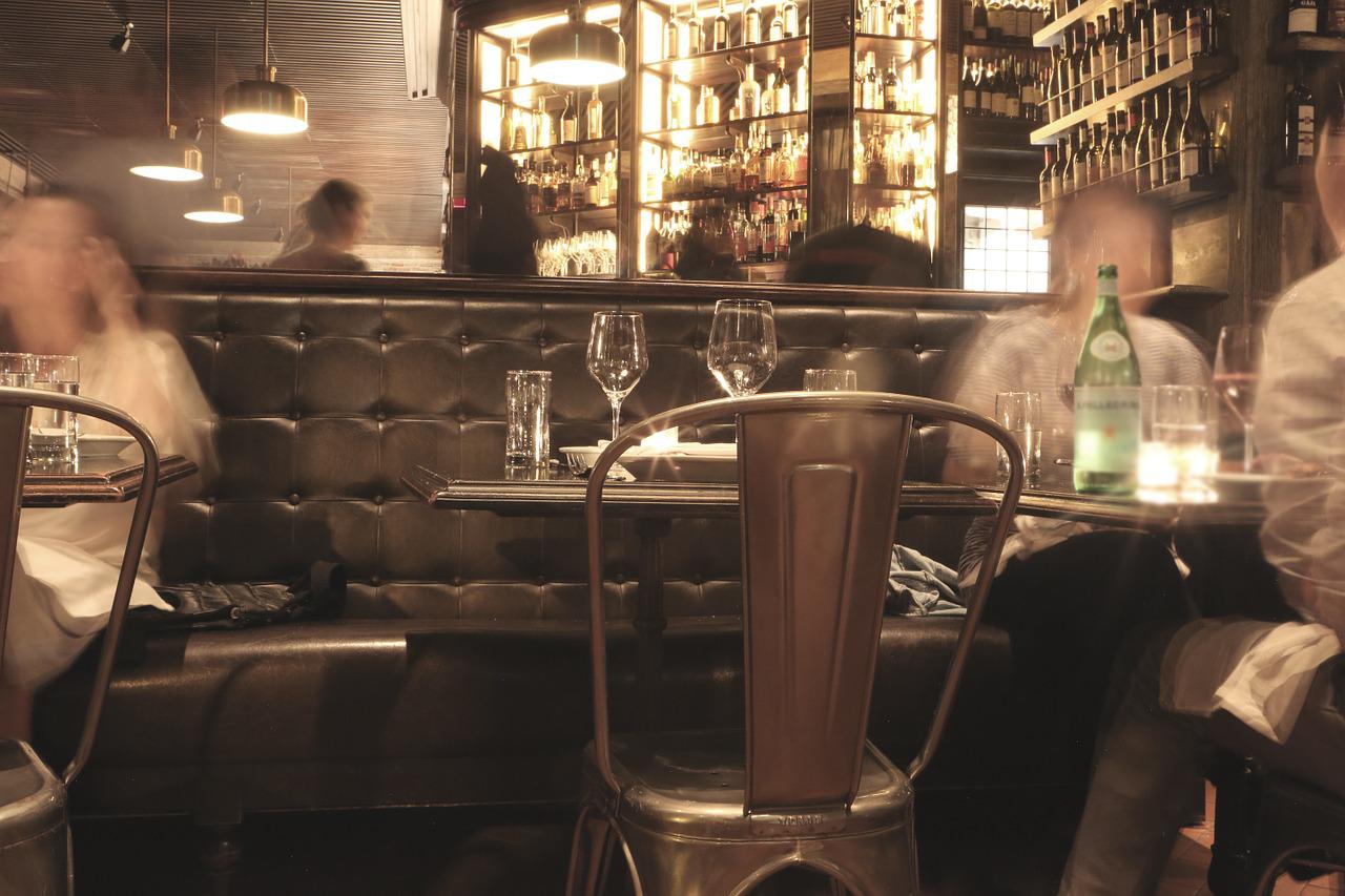 Cosas que no deberían cobrarte en bares y restaurantes