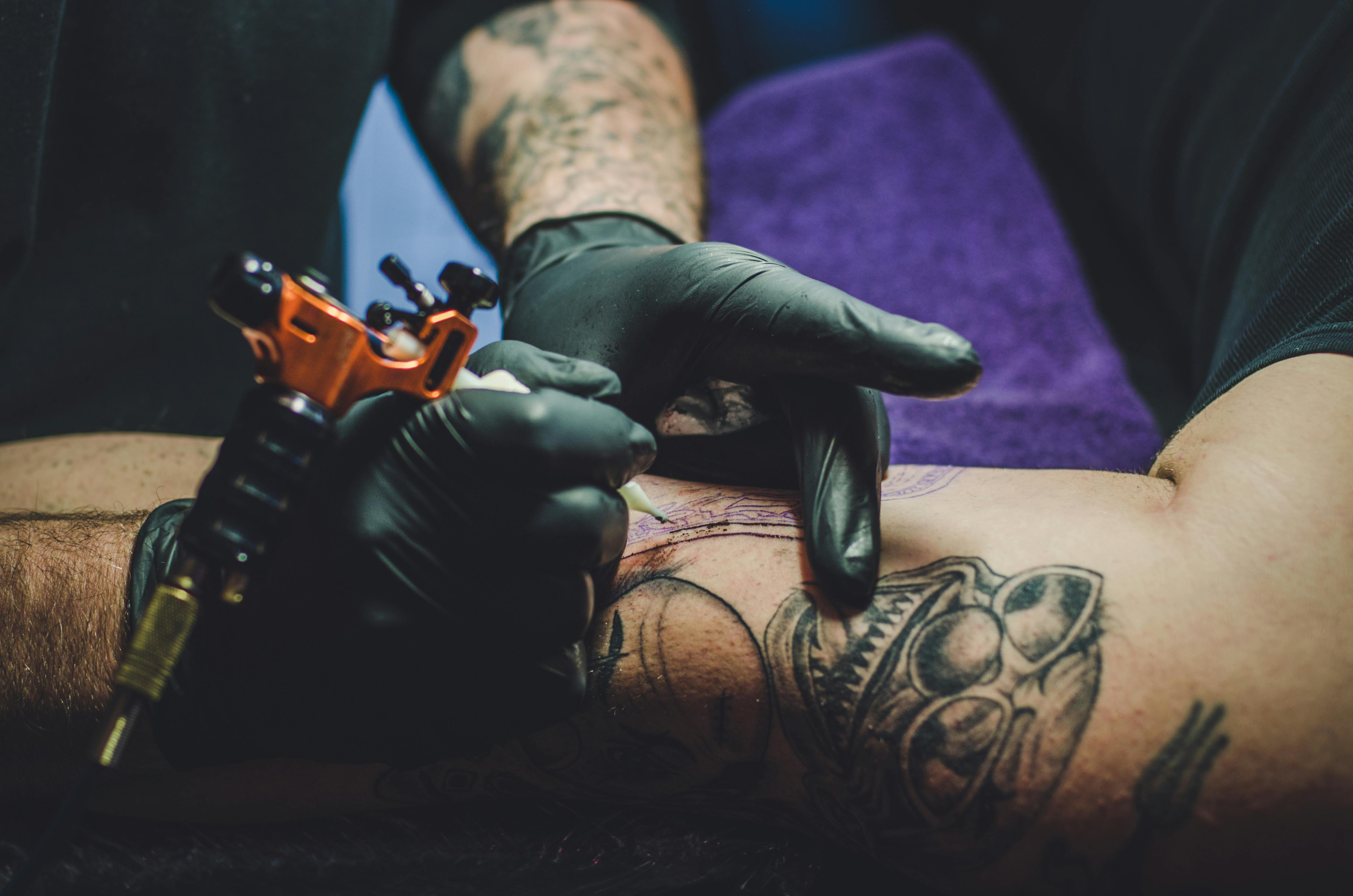 Tatuajes y piercing: protección de los consumidores