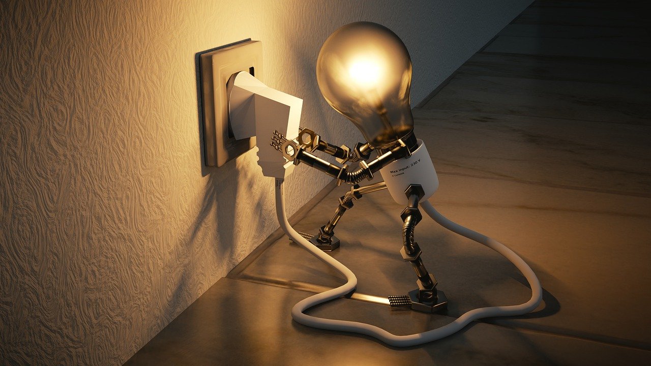 Cinco consejos para ahorrar en la factura de la luz tras el cambio de hora en octubre