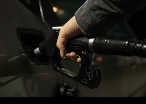 Un consumidor puede ahorrar hasta 240 euros al año en combustible en función del surtidor que elija, según OCU