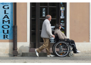 Piden reforzar la protección legal de los consumidores con discapacidad