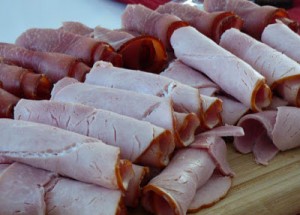 Jamones y fiambres cocidos lideran el consumo de productos cárnicos en los hogares españoles