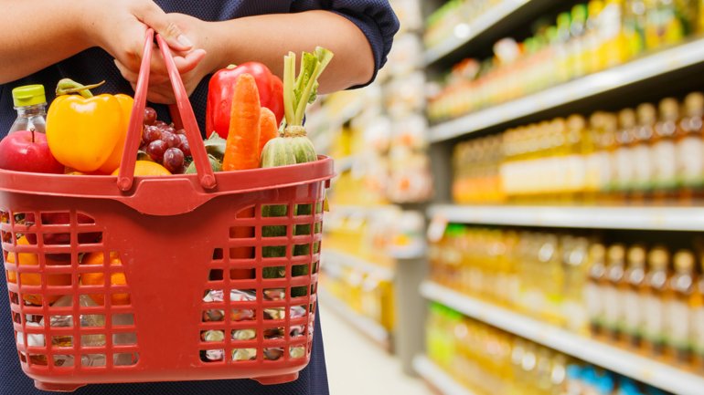 Los consumidores ven ineficaz la prórroga en la rebaja del IVA sin topar los beneficios de las empresas y critican que no baje ni la carne ni el pescado