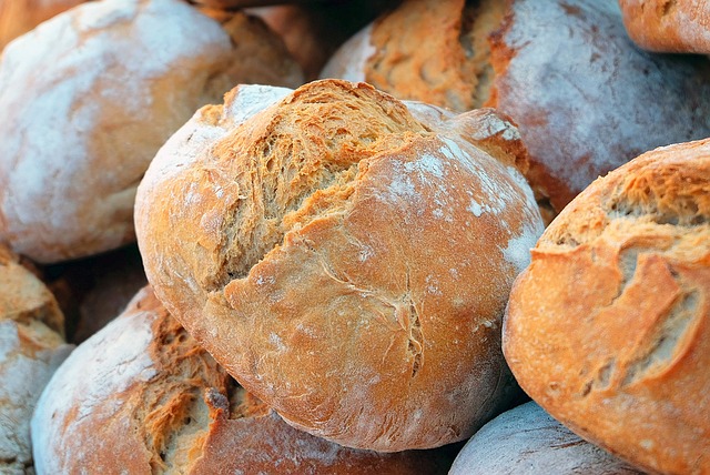 La Asociación Española de Consumidores publica una guía para ayudar a identificar el pan de calidad