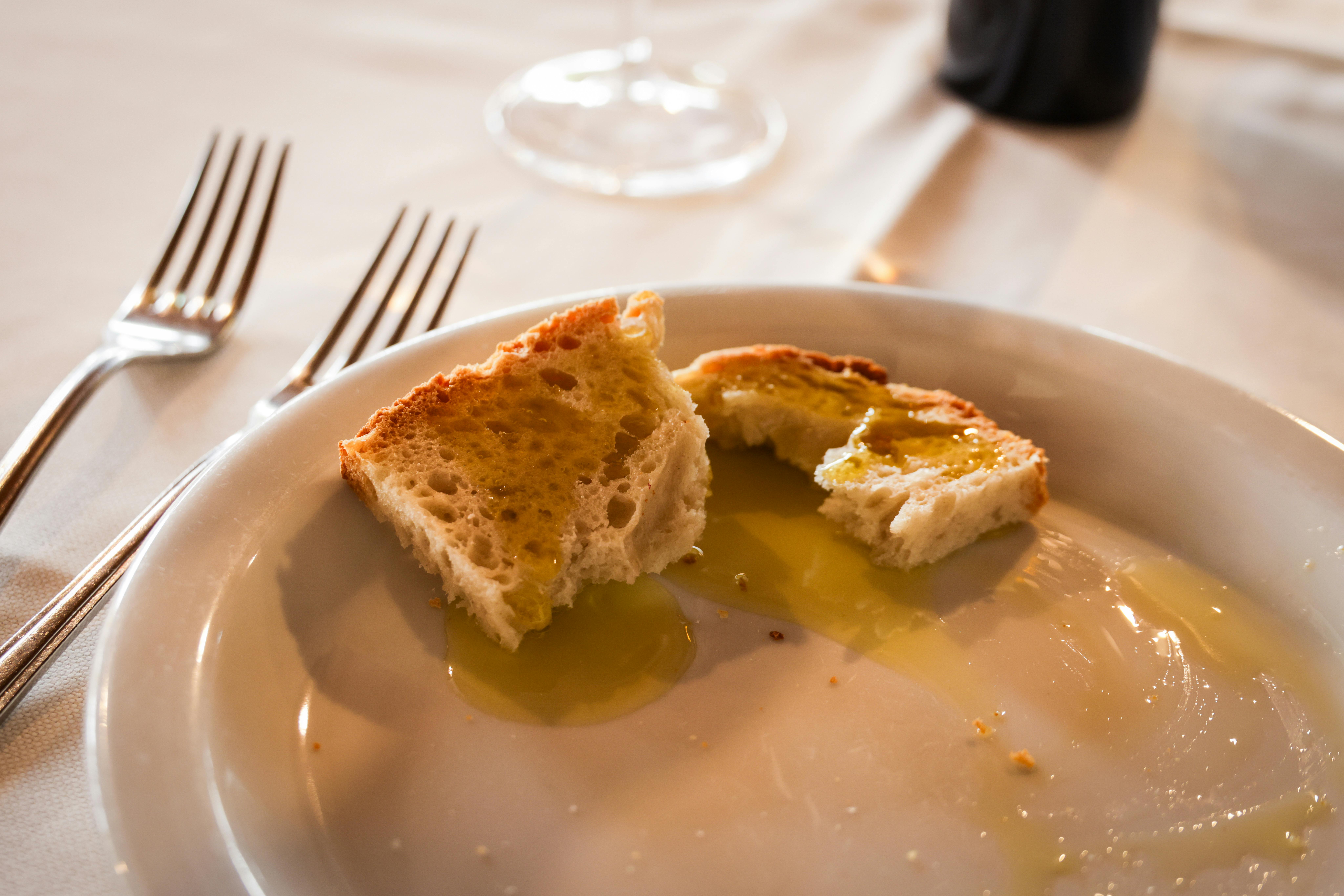 És oficial: Multes de fins a 600 euros als restaurants per cobrar el pa i els pics