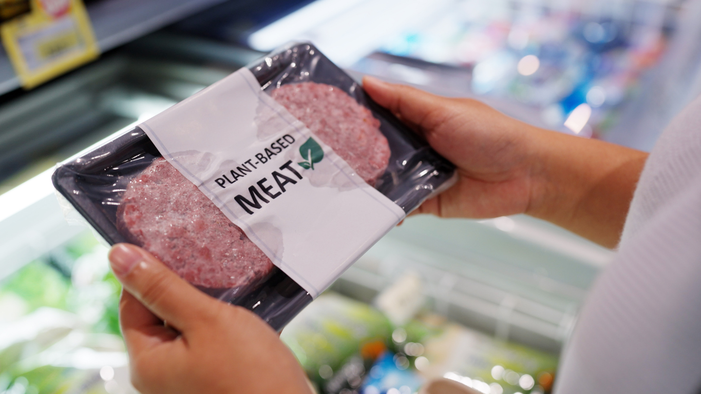 La Unión de Consumidores de Euskadi muestra su preocupación por el etiquetado engañoso de productos procesados 'plant-b'