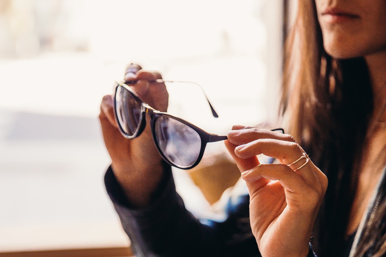 La Asociación Española de Consumidores pide concreción en las ayudas para la compra de gafas y lentillas